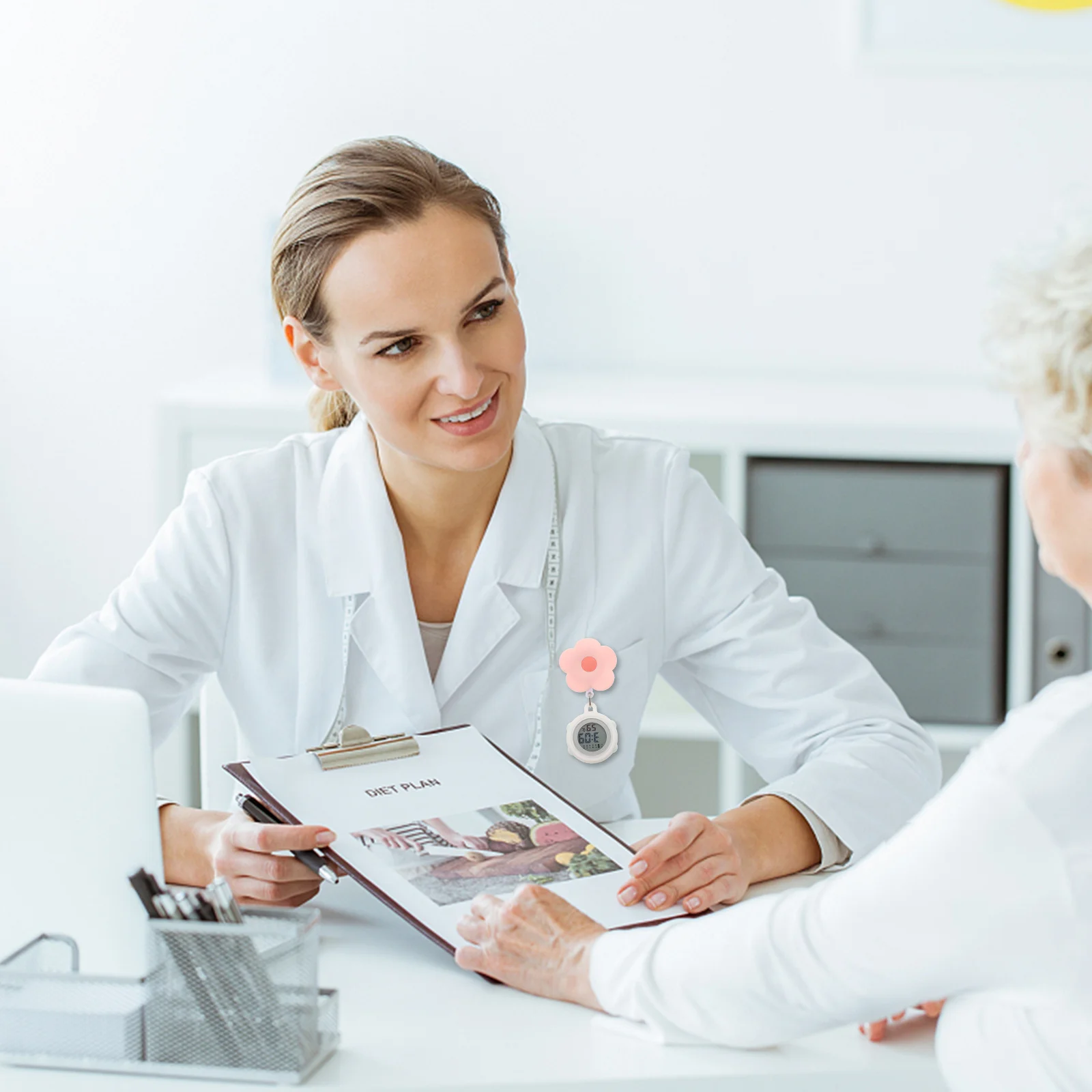 ساعة منبه رقمية إلكترونية للممرضات مع تصميم مرن قابل للسحب وخفيف الوزن معلق على الصدر لموظفي المستشفى #5