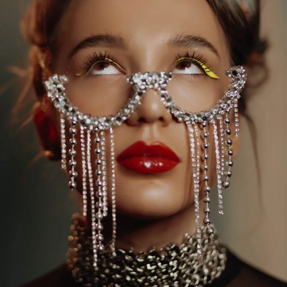 إطار نظارات طويل بشرابة من WEMDU عالي الجودة للنساء 2025 موضة بدون عدسة من حجر الراين نظارات مزخرفة بنصف إطار معدني