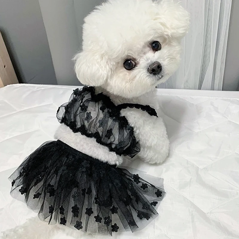 

Платья для собак: Черный кружевной жилет с вышивкой + фатиновая юбка, комплект из 2 предметов, наряды для щенков и кошек