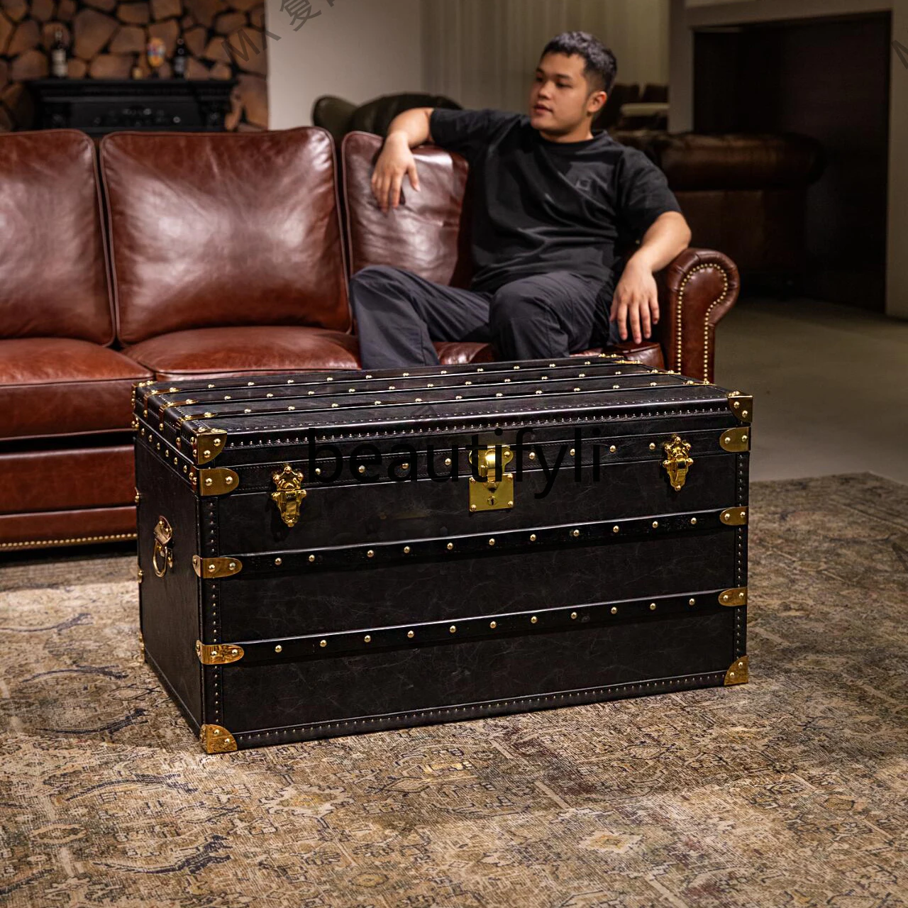 

French retro style coffee table medieval American box villa cigar bar storage box clubhouse hall coffee table