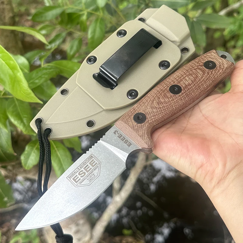 The ESEE uses a straight blade of S35VN steel with a stone-washed edge and a 3D cut G10 three-dimensional grip piece