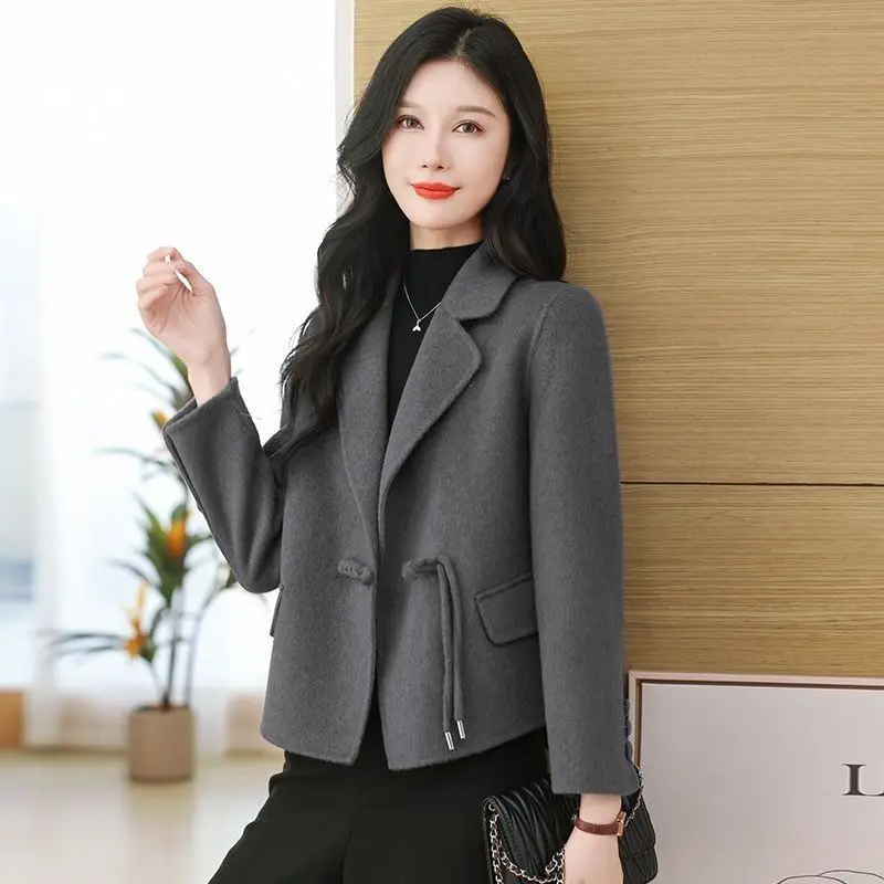 معطف صوفي أنيق للنساء لخريف وشتاء 2026 سترة صوف جديدة على الطراز الغربي بدلة الأم بياقة خارجية معطف خارجي وطني للسيدات