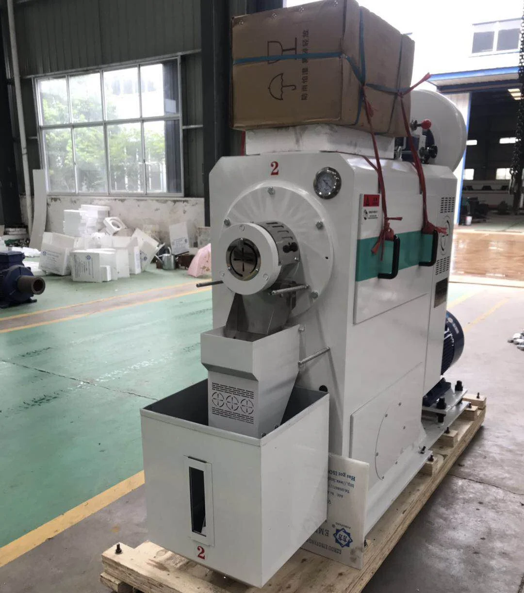 New Design Rice Milling Machine Horizontal Emery Roller Whitener CFN18FK1 With 22KW Motor for 2-3.5T Rice Plant in Indonesia