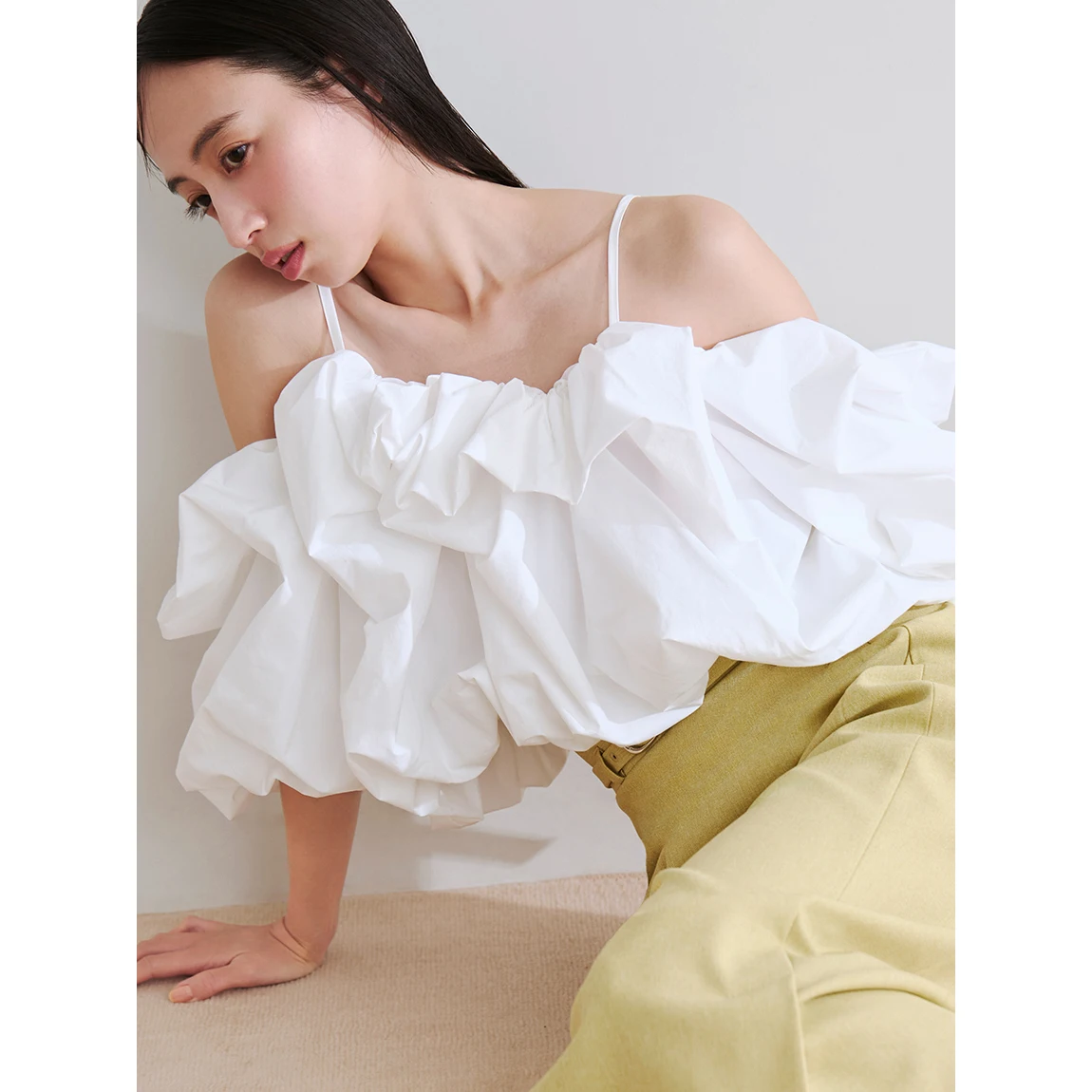 2026 New Style Bath Flower Shirt Natural Pleating Airy Feel 2Way Wear One Shoulder Bud Shirt Casual Loose Fit Short Sleeve