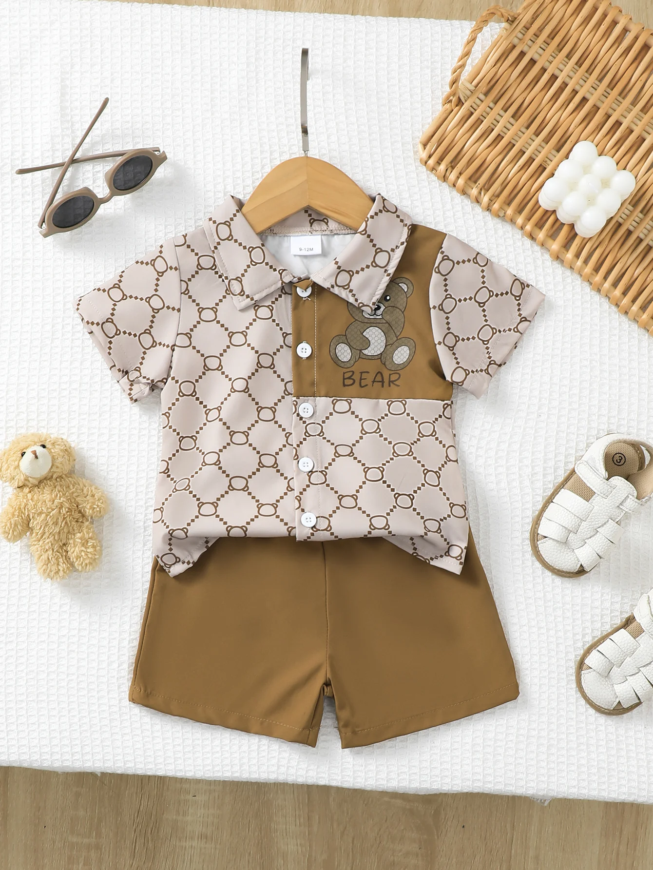 2-pecas-com-estampa-de-urso-para-bebe-menino-camisa-com-botoes-shorts-marrons-–-design-estampado-para-presente