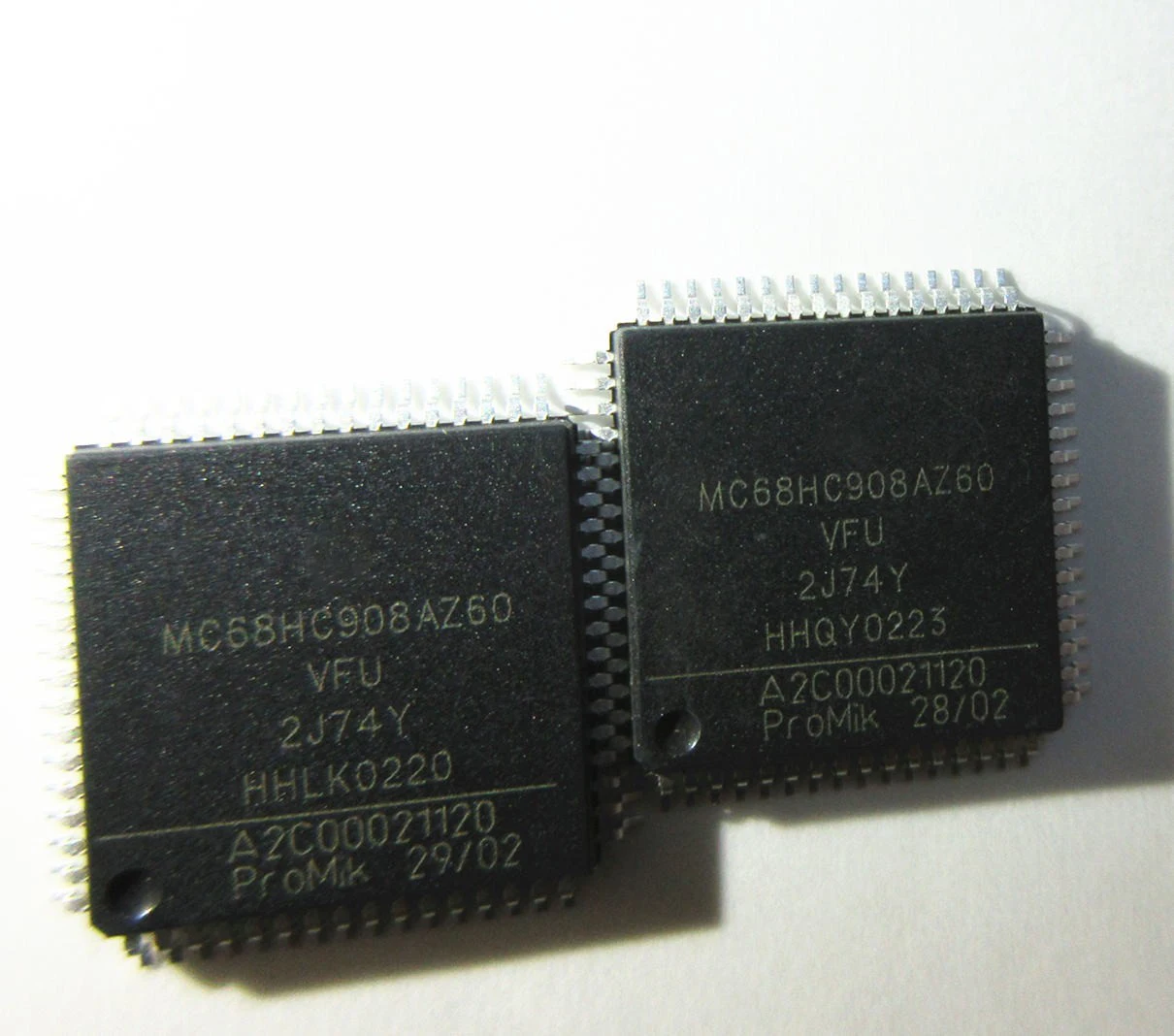 MC68HC908AZ60CFU 4J74Y 2J74Y MC68HC908GP32CFB   10PCS