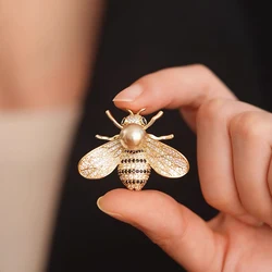 Brand Design Insect Series Brooch Women Men Delicate Little Bee Brooches Crystal Rhinestone Pin Brooch Jewelry Gifts For Girl