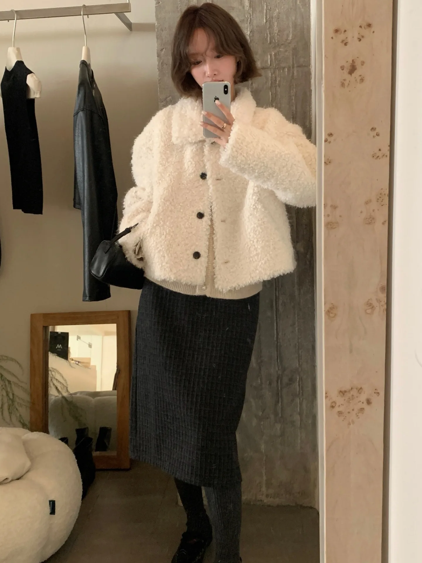 เสื้อโค้ทขนเฟอร์สไตล์เกาหลีสำหรับผู้หญิง น่ารัก สดใส ดูอ่อนเยาว์ ติดกระดุมเม็ดเดียว อุ่นสบาย นุ่มนวล ให้ลุคหวานละมุน