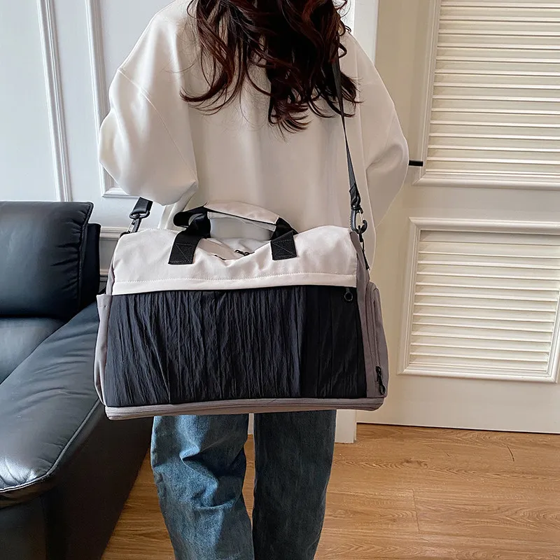 large-capacity-short-trip-travel-bag-women's-handbag-for-business-trip-fashion-sport-fitness-bag-nylon-material-no-rod