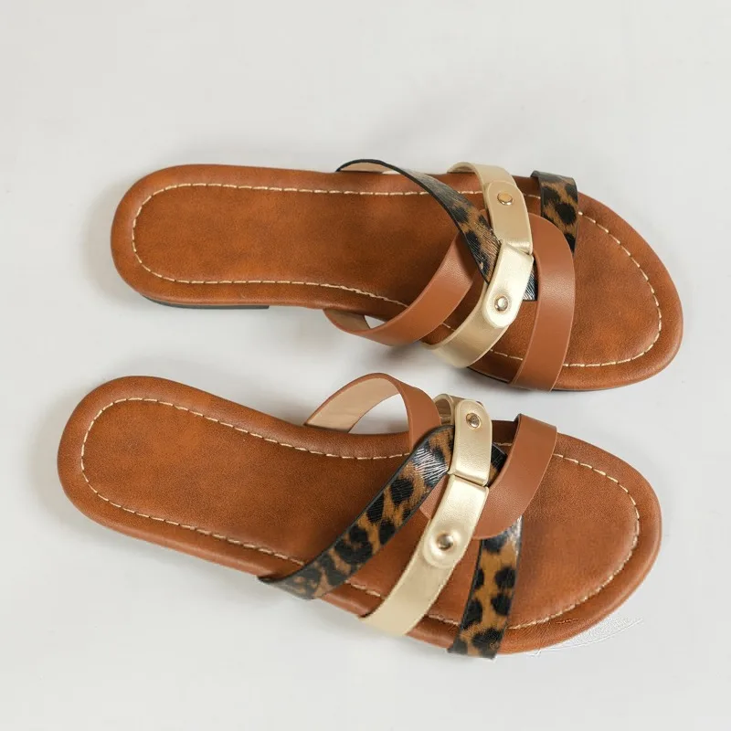 أحذية السيدات 2024 رائجة البيع اللمحة تو النعال النسائية موضة ليوبارد طباعة النعال اليومية المرأة الصيف حجم كبير نعال مسطحة