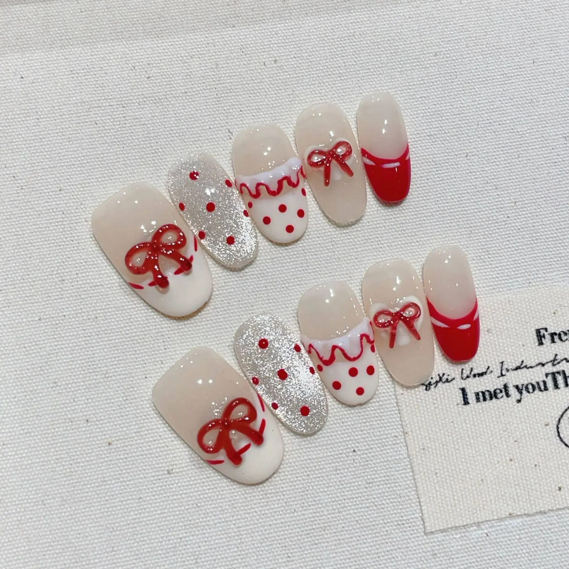 Sweet and Cute Princess Style Press On Nails Handmade Polka Dot Lace Cat Eye Red Bow Carved False Nail Stickers