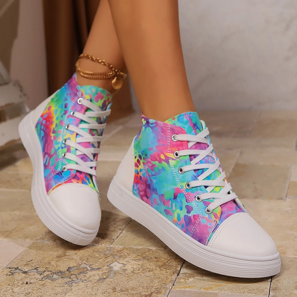 New Tide Anime Cartoon Rainbow White Cloth Fashion High Top Canvas Shoes Women Lekkie, oddychające trampki Hit