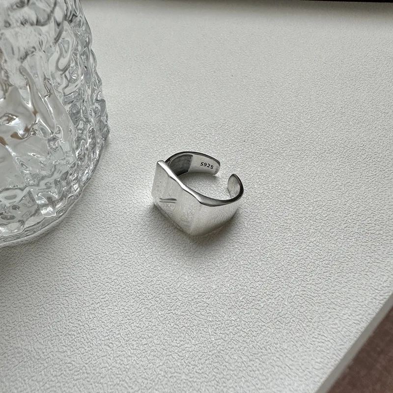 

S925 Sterling Silver Pleated Texture Wave Ring Korean Version Niche Design Simple Fashionable Wedding Engagement Party Gift