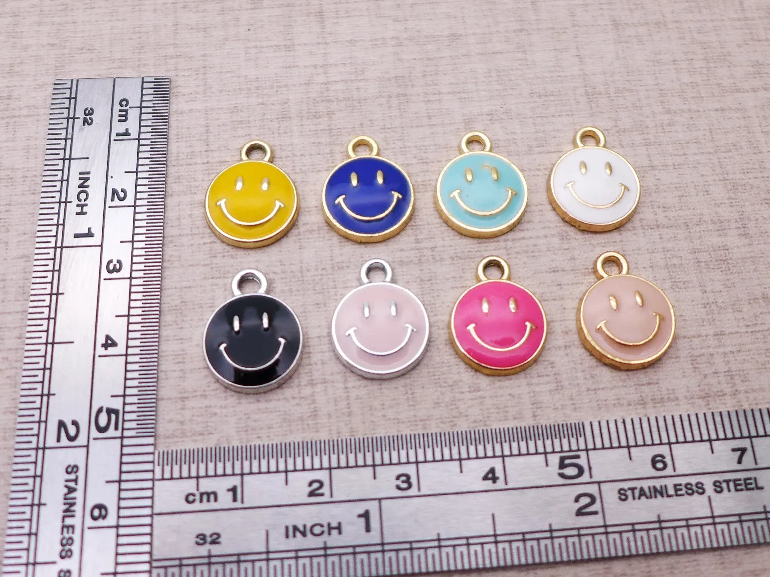 100pcs 12x15 MM Face Smile Keychain Necklace Drip Oil Metal Enamel Charms Jewelry Accessories Earrings Bracelets Keyrings DIY