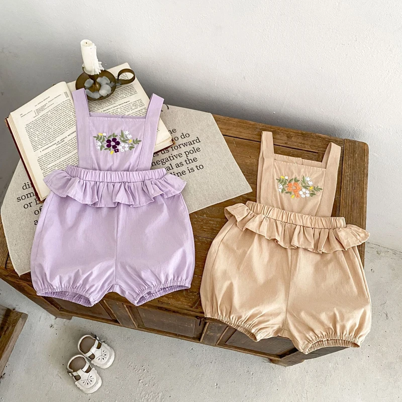 Autumn new 0-3 year old baby set for baby   girl with jacquard long sleeved top and embroidered overalls