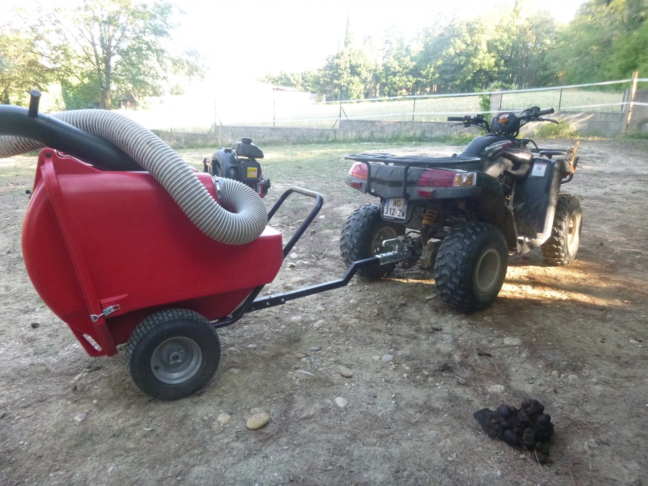 Battery-Powered All-Terrain Horse Manure Vacuum Cleaner - Versatile Paddock Waste Collector Truckglobally accessible
