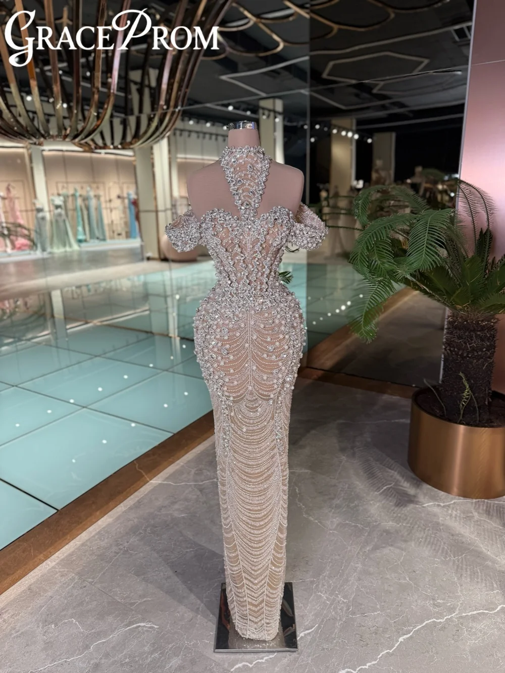 

New Intricate Pearls Rhinestones Evening Dress Dreamy Halter Off Shoulder Wedding Party Gown Customized Exquisite Prom Dresses