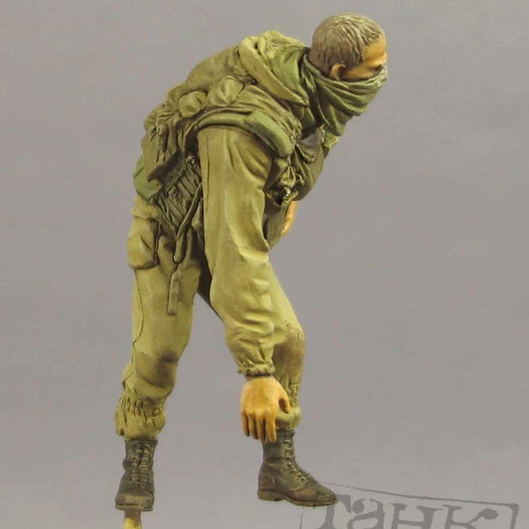 1/35 Scale Resin Figure Model Kit Modern Military Russian Sniper Miniature Statue Unassembled and Unpainted Diorama Toy