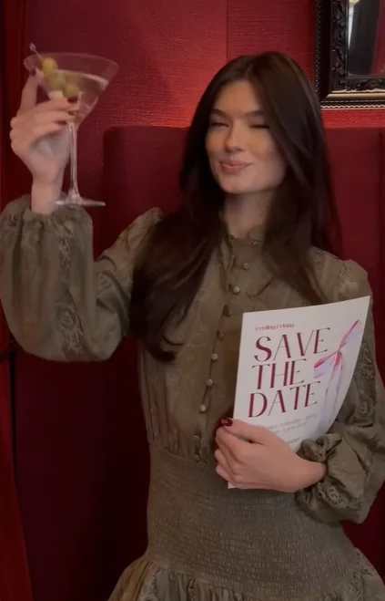 فساتين نسائية رائعة مطرزة بالدانتيل للخريف أنيقة للحفلات بأكمام طويلة مزينة بالزهور رداء 2025 جديد بوتون بقصة ضيقة