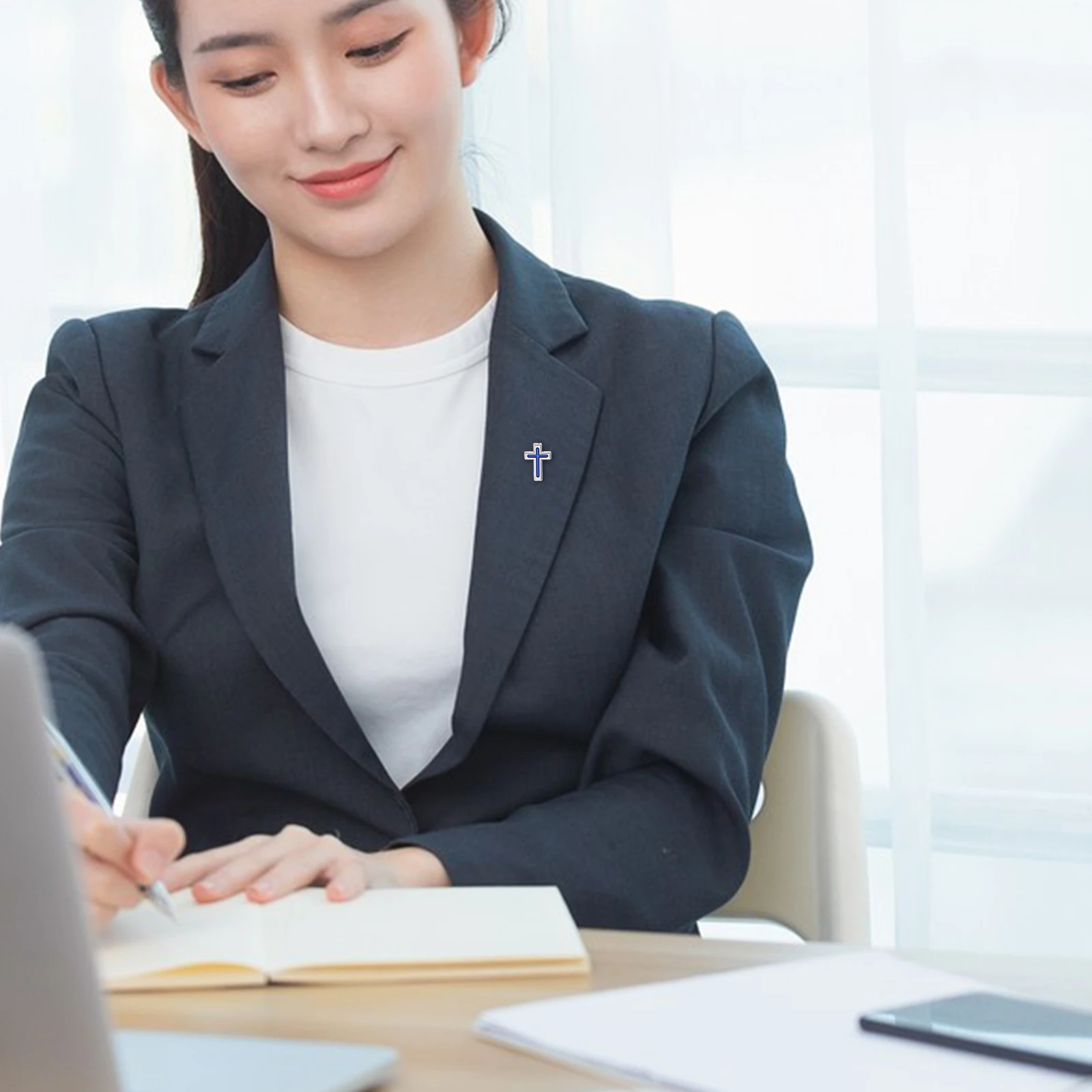 

2Pcs Holy Communion Brooch Cross Lapel Pin Elegant Suit Decorative Christian Cross Pin Jesus Religious Ceremony Badge