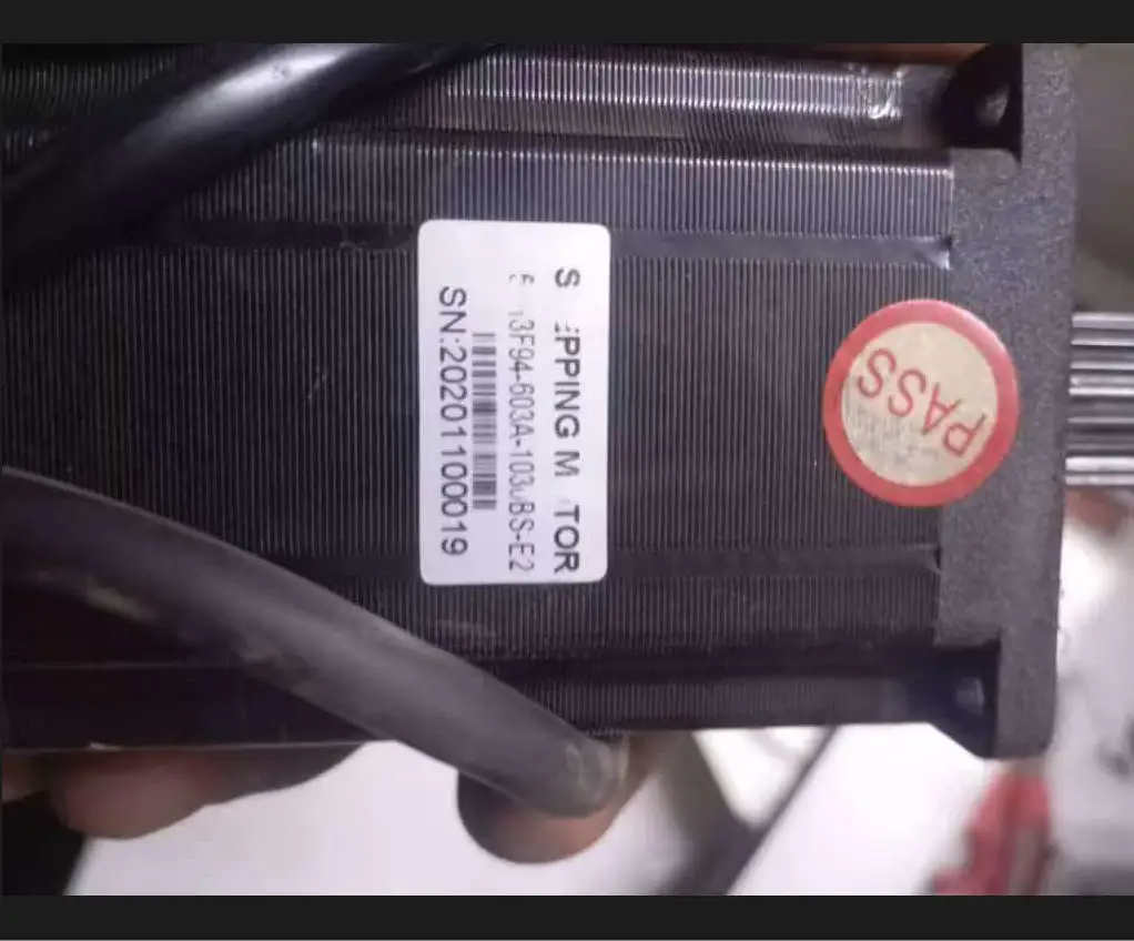 

Запчасти для китайских бытовых вышивальных машин: Мотор Dahao X-оси с замкнутым контуром 57H3F94-603A-1038BS-E2