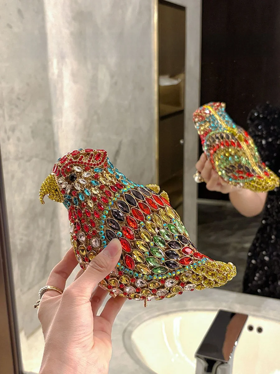bolso-de-mano-brillante-y-colorido-con-forma-de-loro-con-incrustaciones-de-diamantes-de-lujo-ugals-bolso-de-hombro-para