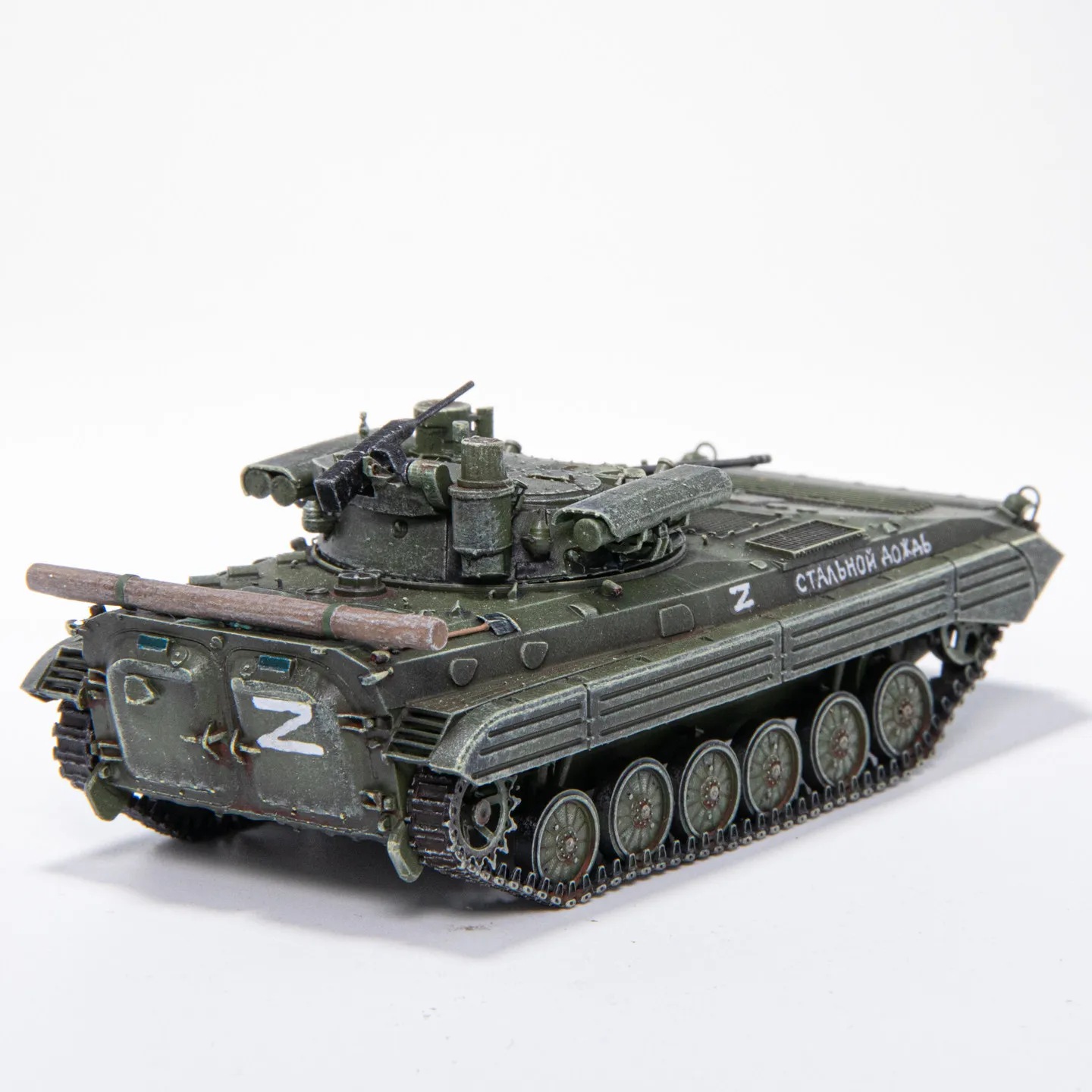 

Модель бронетехники БМП-2М (72 AM) российского производства, модифицированная версия, с металлической стволом пушки, статическая готовая модель.