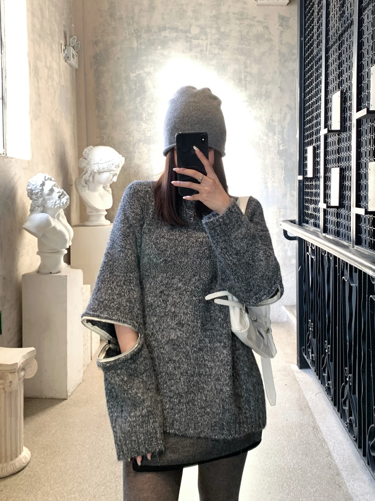 

GV Big Brother Woolen Sve Zipper Design Sweater round Ne Versatile Autumn Winter New Sle Handkerchief Ladies Knittedwear