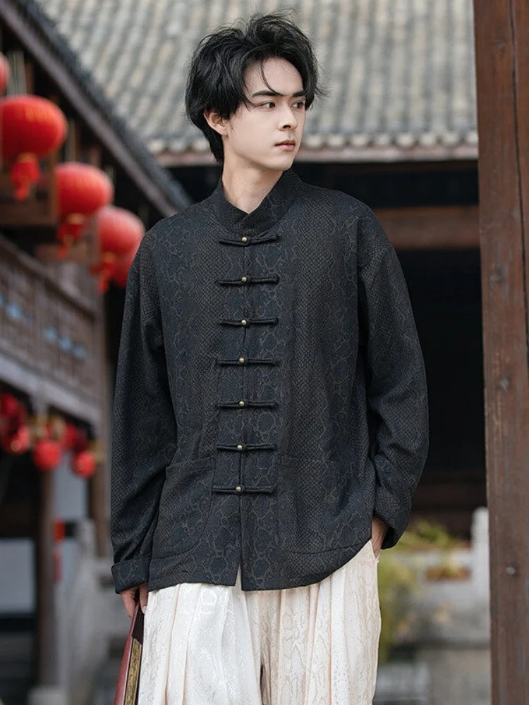 

Новая мужская рубашка в китайском стиле с винтажным узором под питона, вышивкой, на пуговицах, с длинным рукавом, весна-осень, улучшенный фасон Ханьфу, свободный крой.