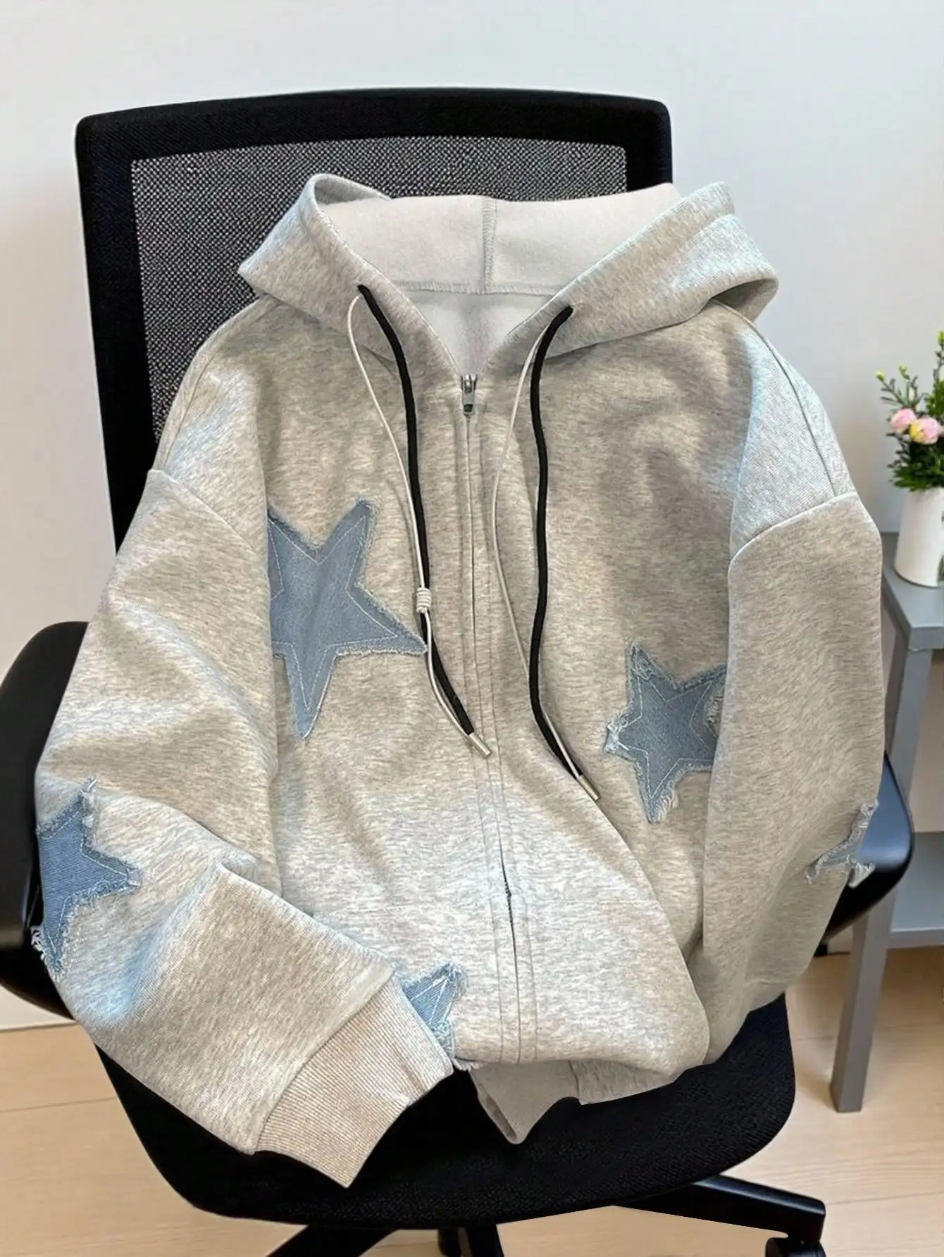 

Gray Star Applique Zip-Up Hoodie with Distressed Detail, Loose Fit for Autumn