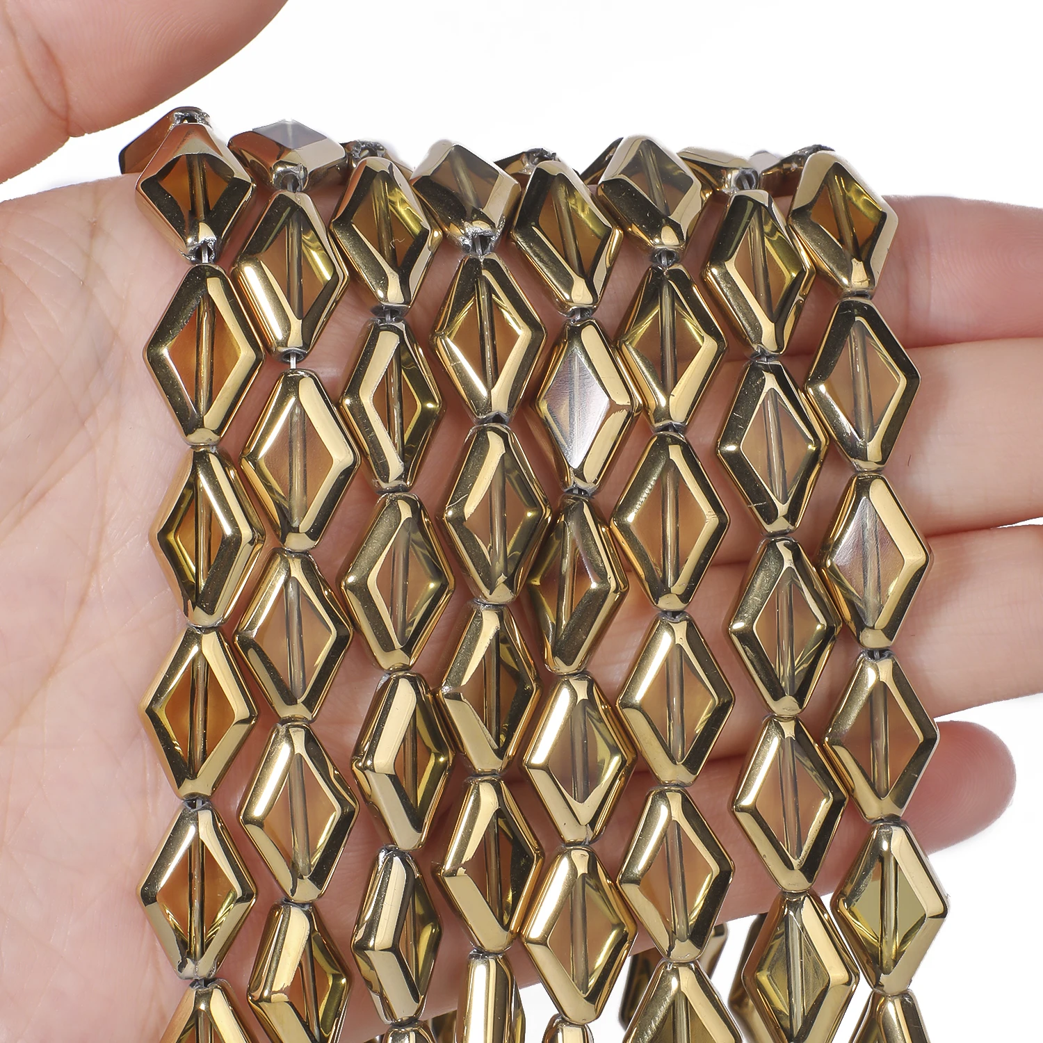 Diamantförmige, goldrandige Kristallquarzperlen, 10 x 15 mm, transparente, farbige Glasperlen für die Schmuckherstellung, zum Selbermachen von Halsketten. – Detail 11