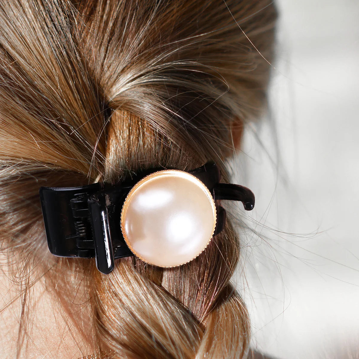 

Женская акриловая заколка-когти, толстая заколка для волос, жемчужная женская заколка для волос, держатель для шпильки, аксессуар для повседневной носки, жемчужная заколка для волос