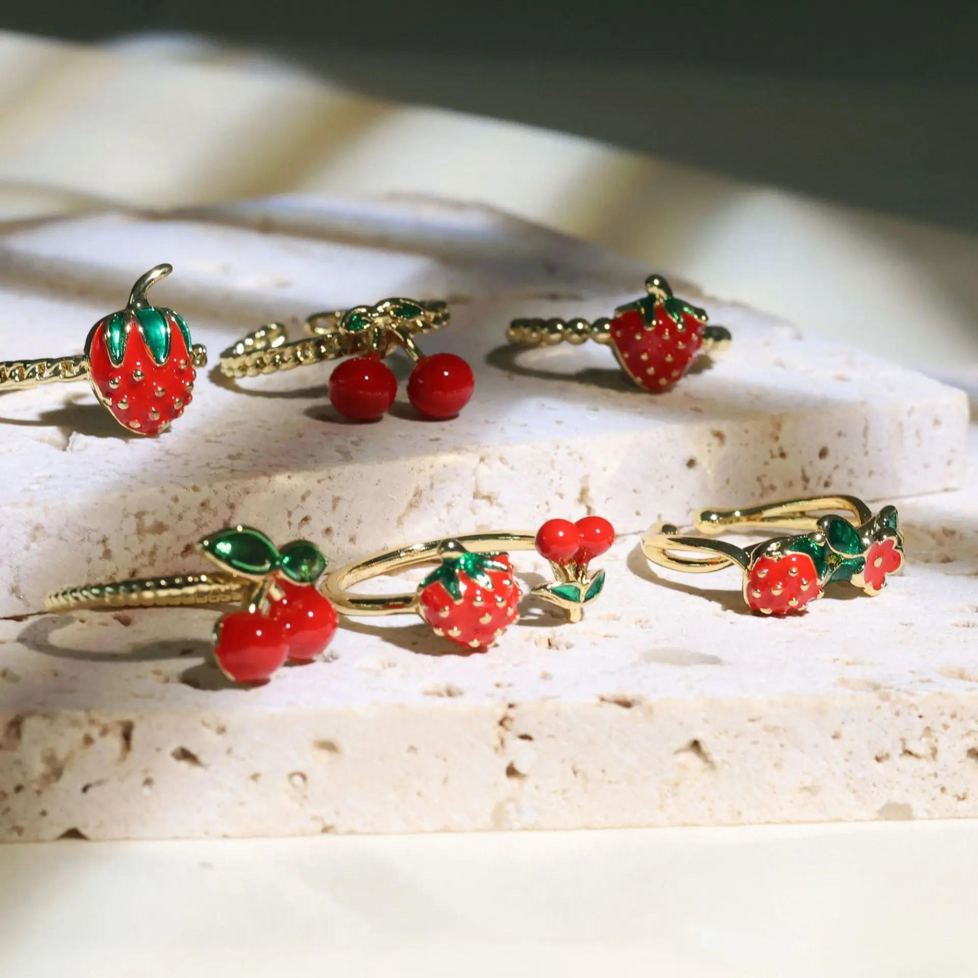 Anillos delicados de fruta dulce, cereza y fresa para mujer, gota de aceite, anillo abierto chapado en oro para mujer, regalos para el día de la madre
