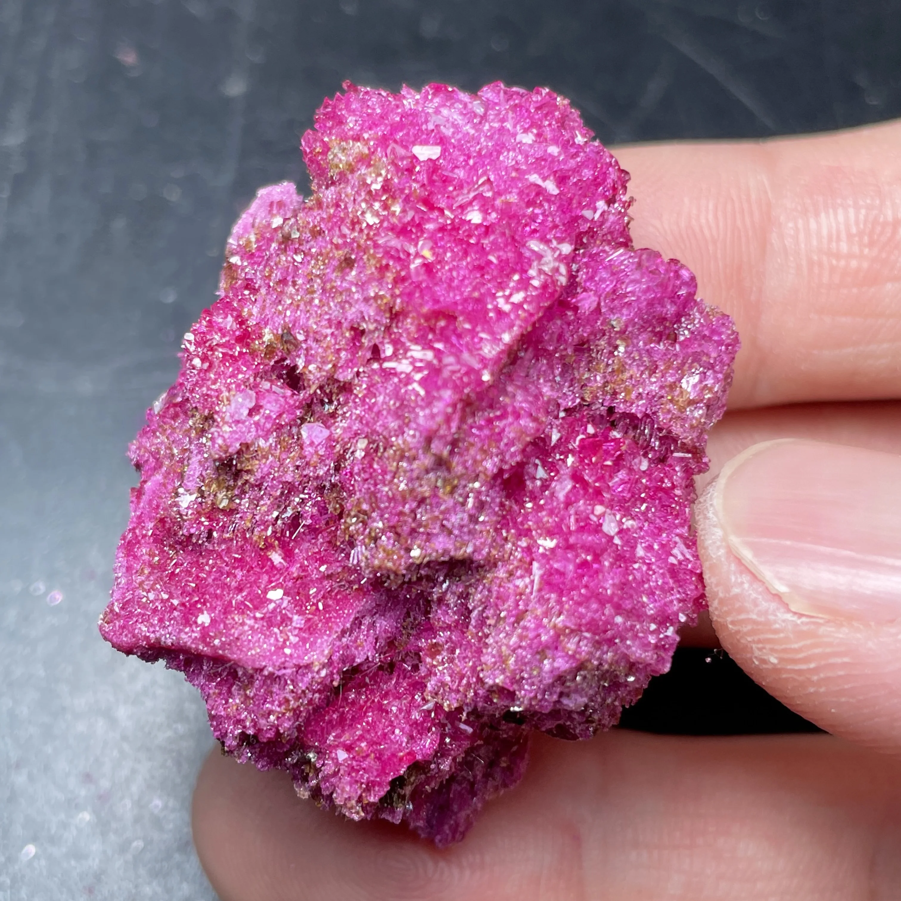 Spesimen Mineral Ruby Myanmar Alami Kristal Kuarsa Batu Penyembuhan Dekorasi Rumah Efek Neon Merah R01-11