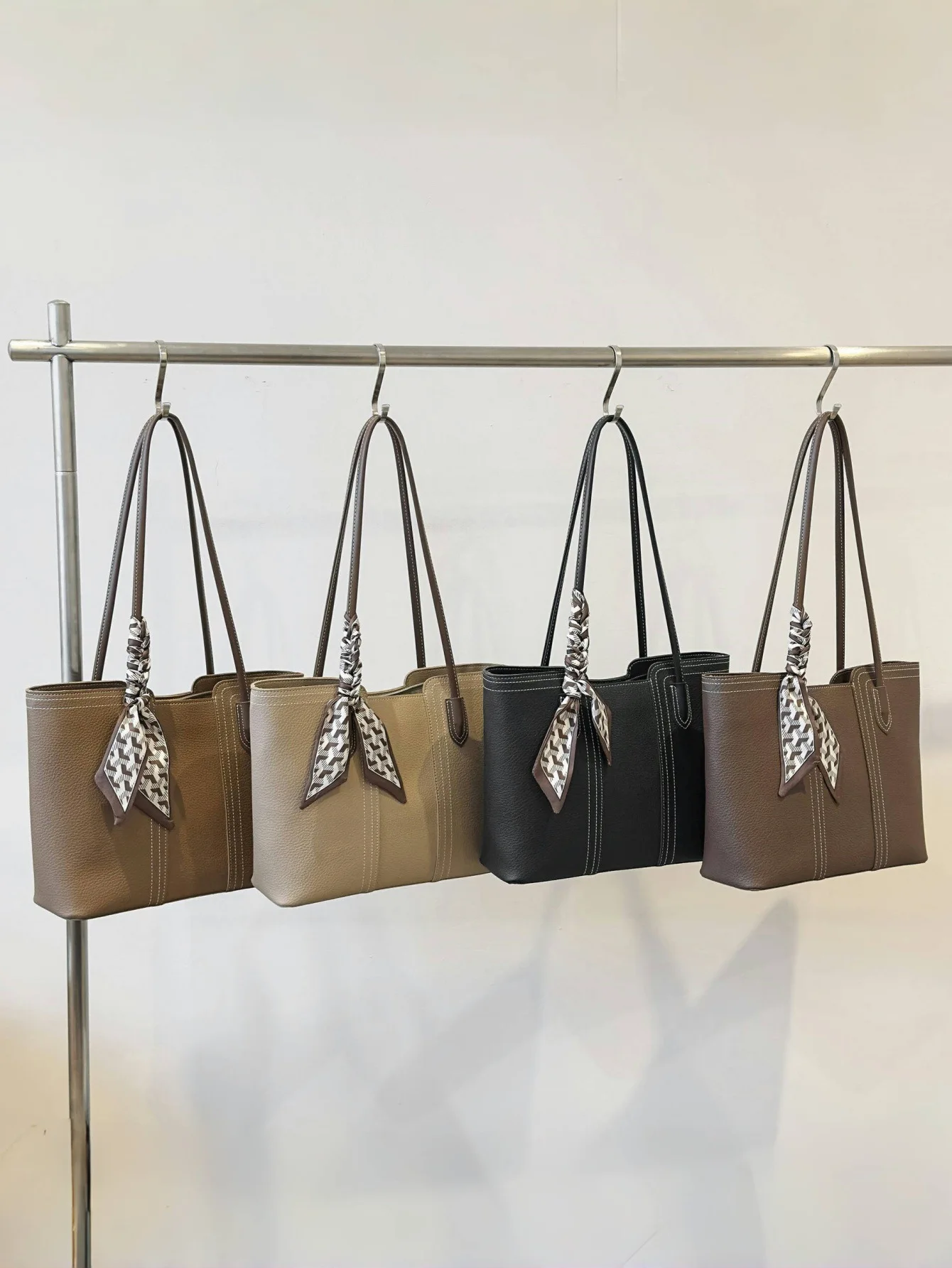 

Fashion Luxury Crossbody Bags 2025 High Quality Designer Purse Soft Leather Small and Elegant for Daily Outfits