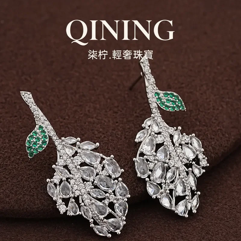 Rhine Castle, micro-inlaid hollow leaf earrings, light luxury niche stud earrings, wedding dinner, luxury atmosphere earrings