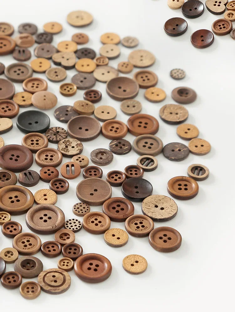 70/150 Stück Gemischte Naturholzfarbene Kokosnussknöpfe mit 2 Löchern für DIY-Handwerk Retro-Dekoration Näh- und Bastelbedarf – Detail 2
