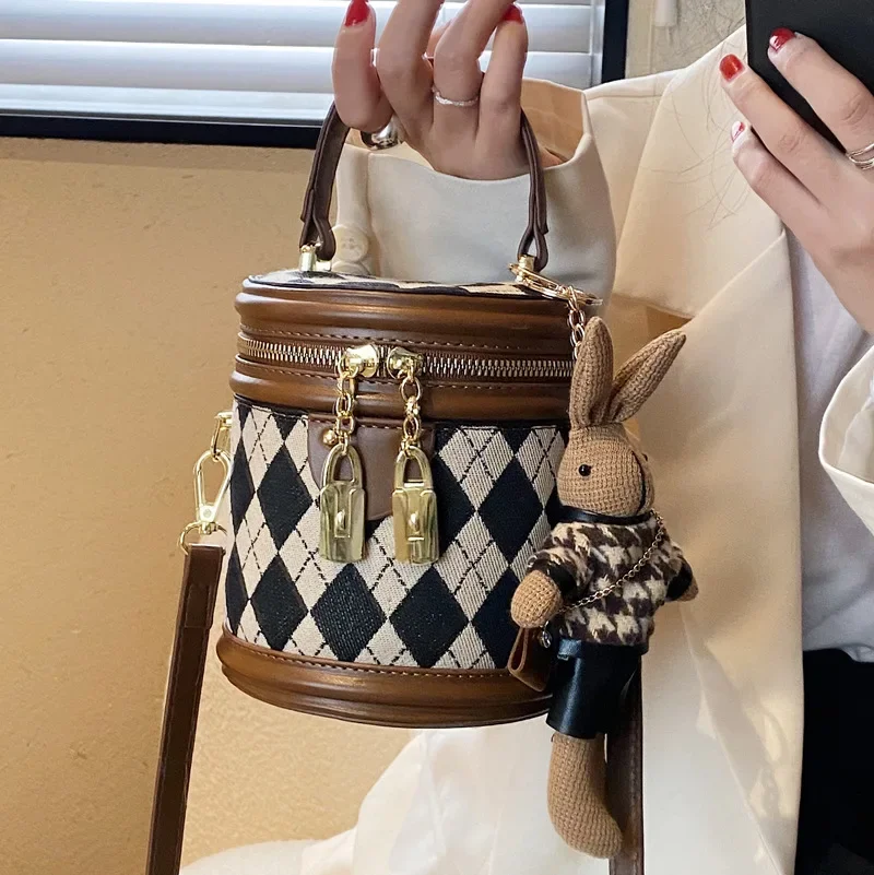 French Shoulder Bag Women Fashion Luxury Designer Zipper Small Handbags Woman Leather Bucket Trend Rabbit pendant Round drum bag