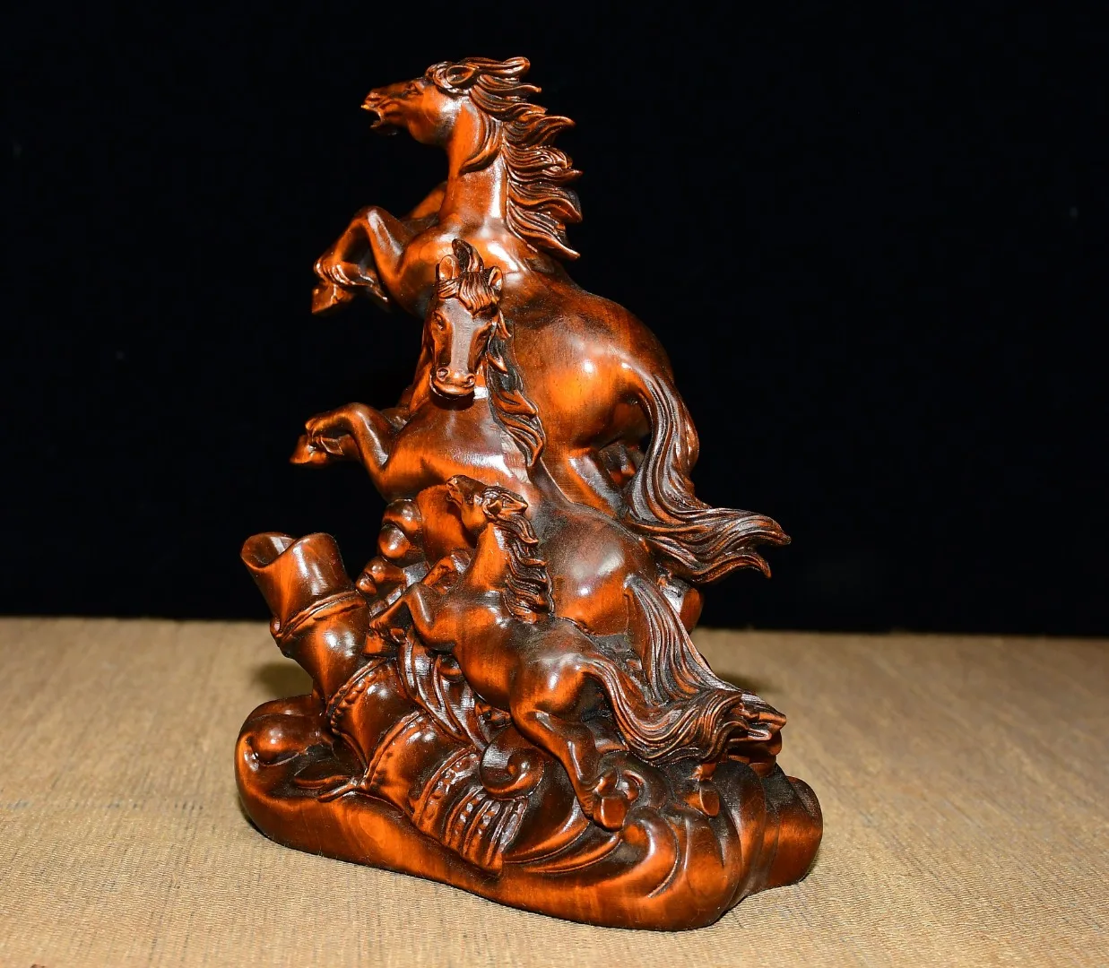 Old Boxwood a myriad of horses galloping Sanmaqi Running Statue Bamboo tube base Amass wealth Ornaments Town house