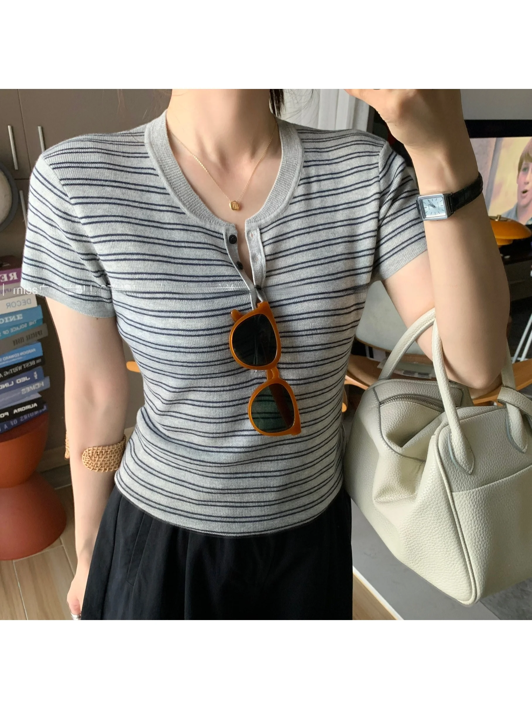 

Женский вязаный топ Miss White Belladonna в корейском стиле, летний, винтажный, с полуоткрытым передом, в полоску, с коротким рукавом, облегающий, для повседневной носки