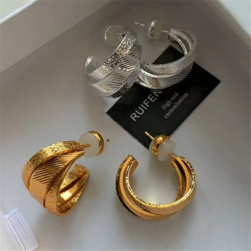 

Retro Metal C-Shaped Earrings for Women in Gold And Silver Two Colors Niche High-End Daily Accessories Jewelry