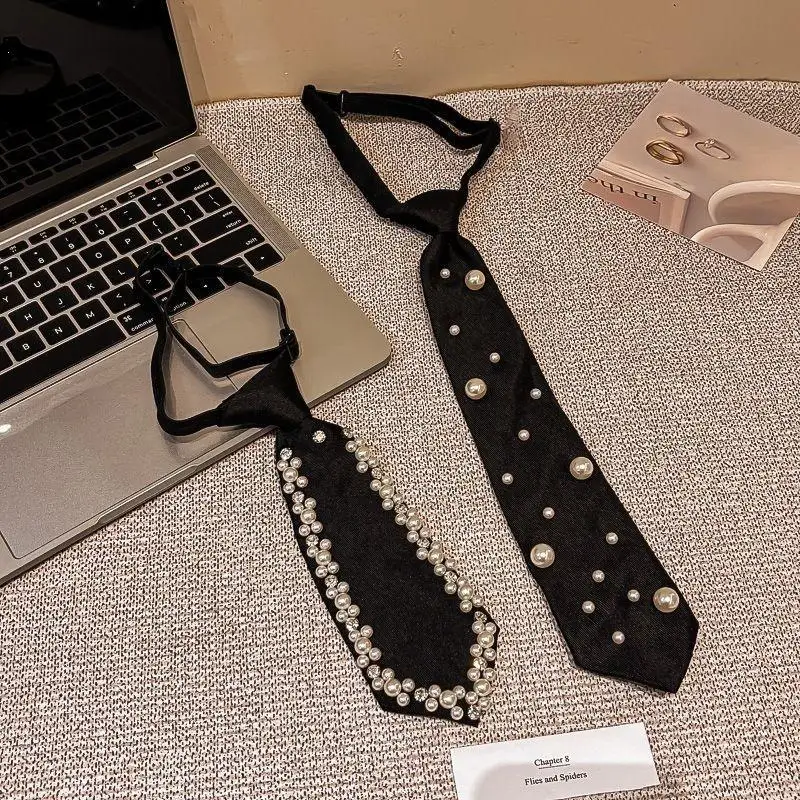 Vorgefertigte schwarze modische Krawatten mit Kunstperlen-Strass-Verzierung, perfekt für Partys, Hochzeiten, den Alltag und besondere Anlässe. – Detail 2
