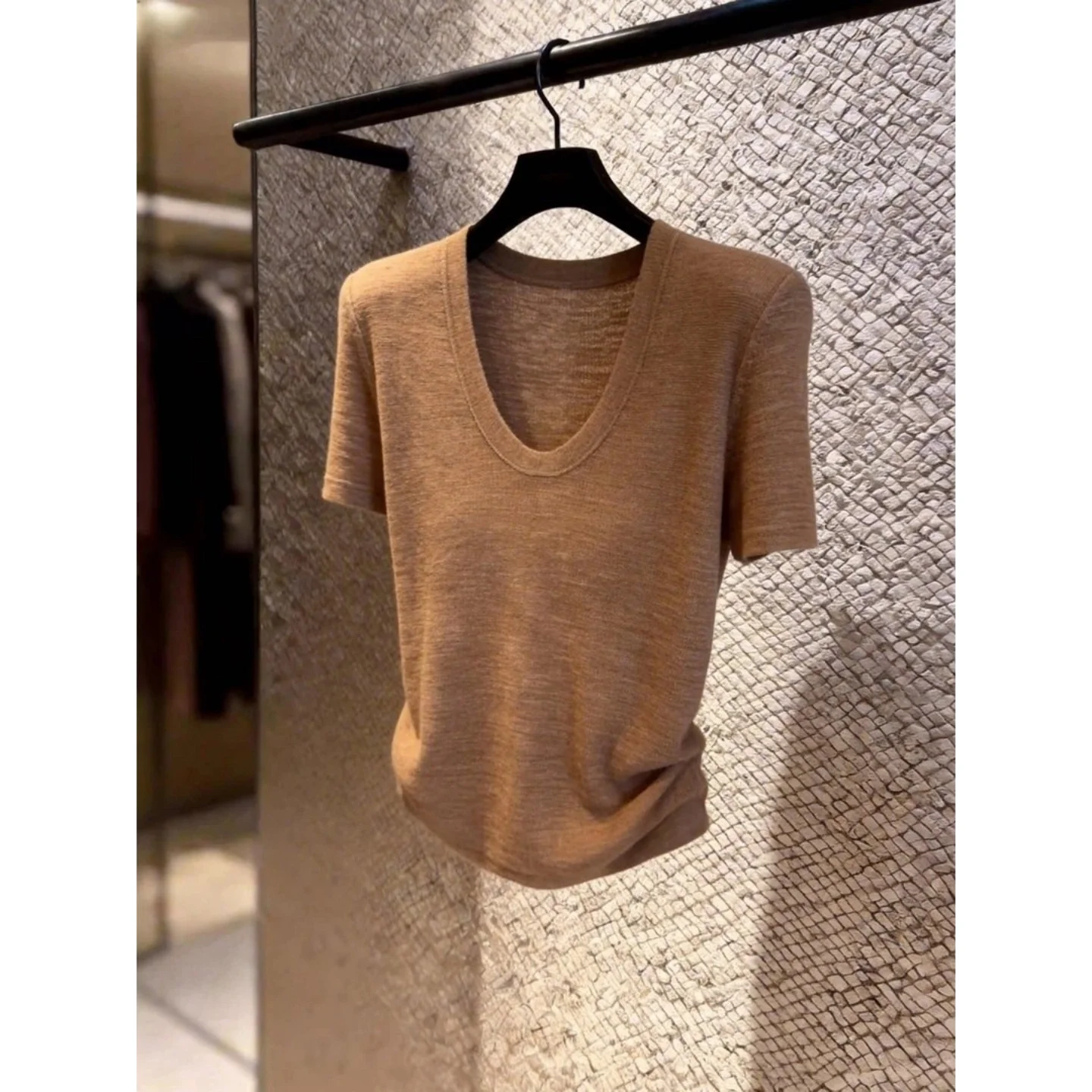 

Retro U-Neck Short Sleeve T-Shirt Women's Elegant Fashionable Summer Top Breathable Polyester Fiber Comfortable Fit Regular L...