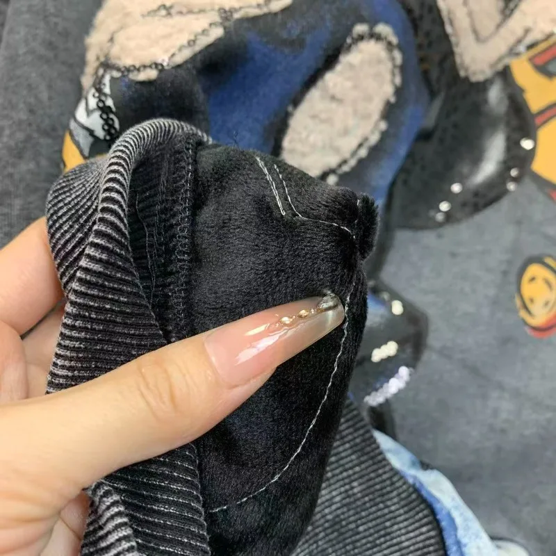 سترة جديدة لخريف وشتاء 2025 بغطاء للرأس من الصوف سترة ثقيلة مغسولة سترة شبابية عصرية برسوم كارتونية فضفاضة برقبة مستديرة