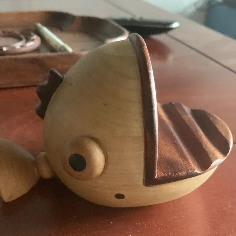 حامل هاتف محمول إبداعي من الكرتون المنتفخ على شكل سمك الشبوط الأحمر منحوت ثلاثي الأبعاد على الطراز الشمالي والديكور الحديث #3