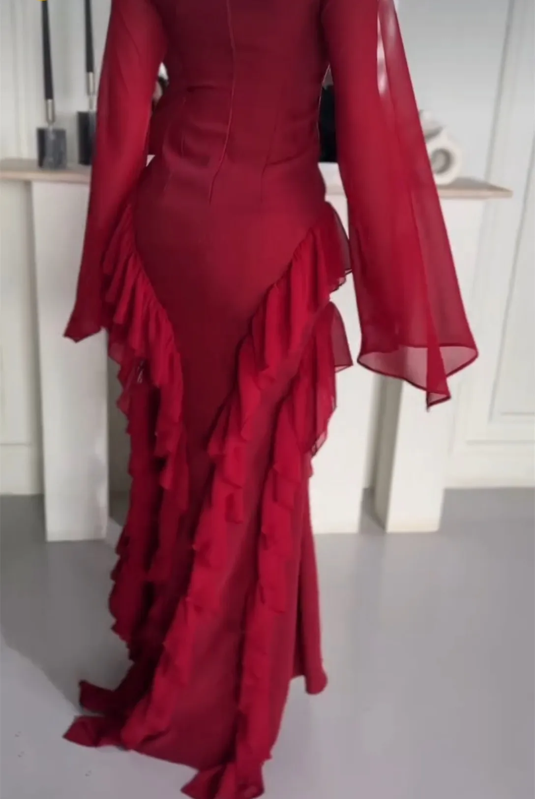 Op maat gemaakte lange donkerrode avondjurken met ruches Zeemeermin Chiffon Geplooid فسات Adri • Vara 1923 Vloerlengte galajurk voor dames