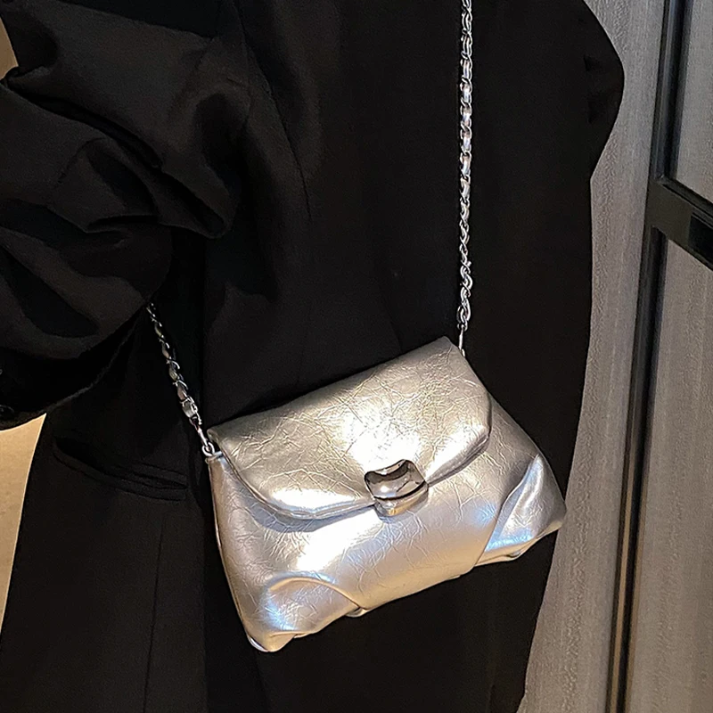 التجاعيد حقيبة المرأة الصيف الجديدة الكورية شعبية عادية تنوعا الصلبة حقائب كتف واحدة سلسلة الموضة لينة حقيبة كروسبودي بيضاء #5