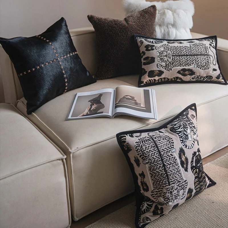 

Premium Living Room Sofa Cushion Cover Chenille Tiger Geometric Jacquard Pillowcase Modern High-End Pillow Covers Decorative