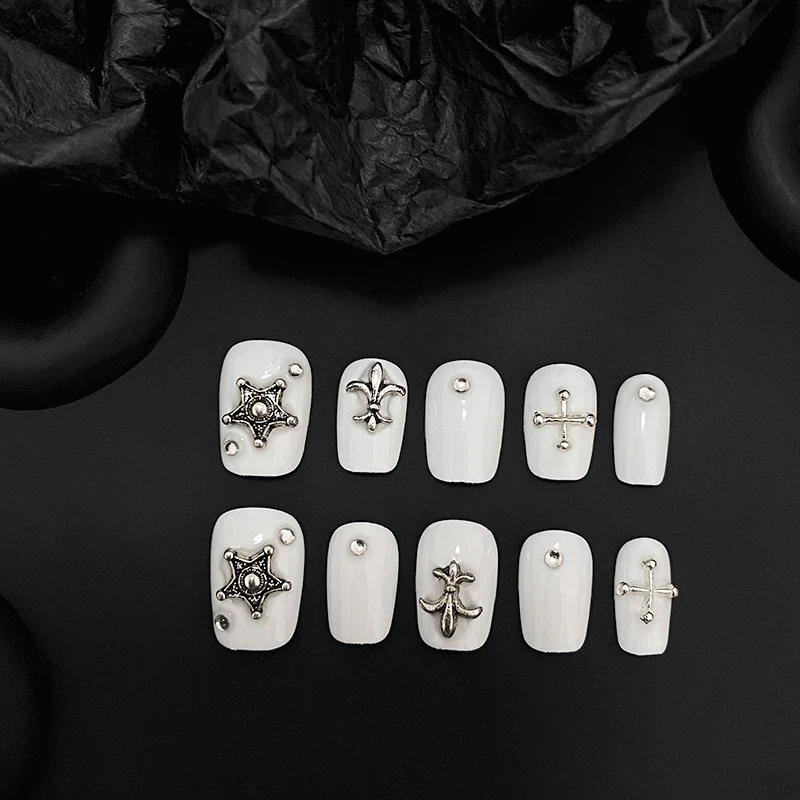 Nail art carré court pressé à la main, beaux faux ongles, croix de diamant blanc simple, adapté aux femmes à utiliser, 10 pièces