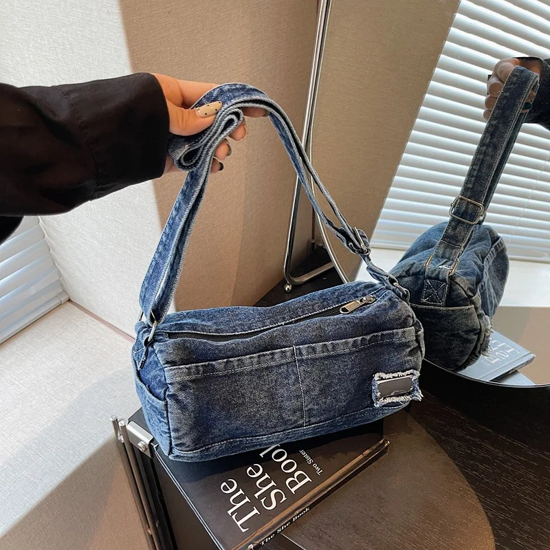 

New Fashion Mini Pillow Crossbody Bag Simple Niche Design Versatile Washed Denim Shoulder Bag for Women Casual Commuting Bag